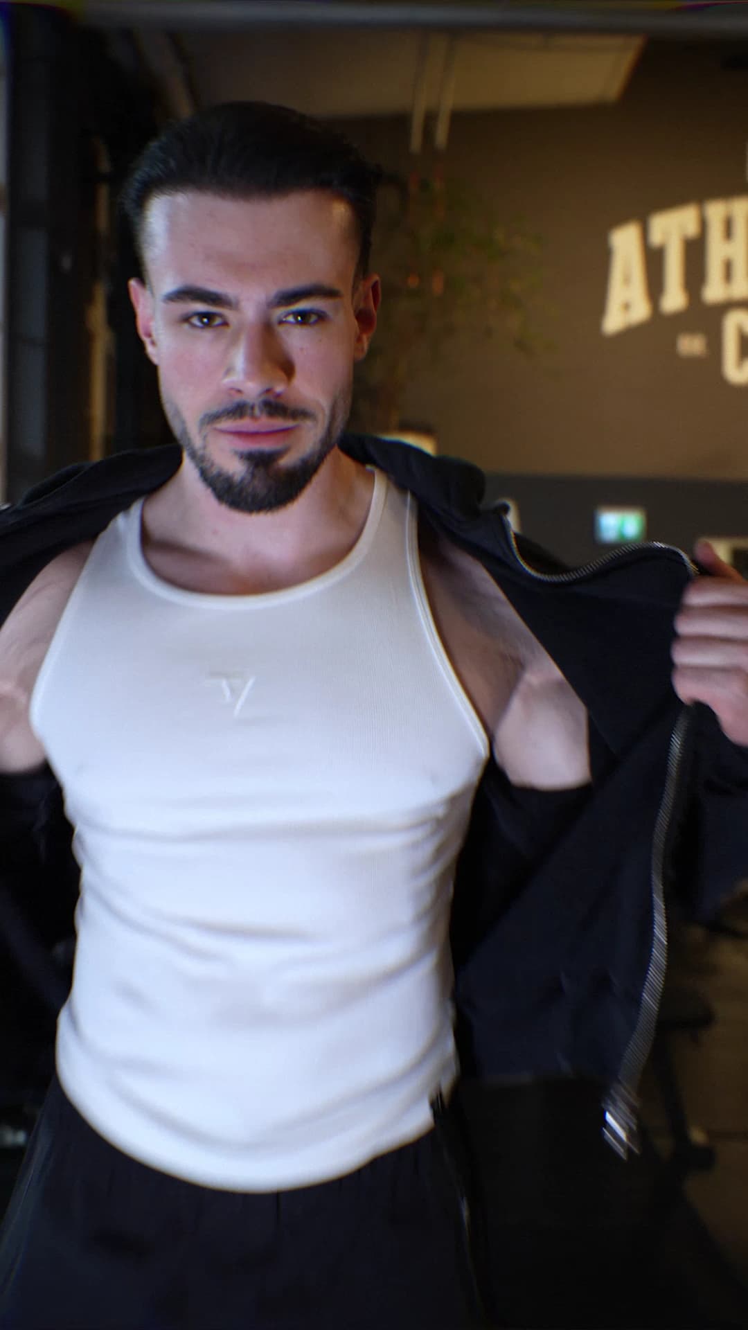 Posterbild aus einem filmischen Gym Edit mit Leon Hägele